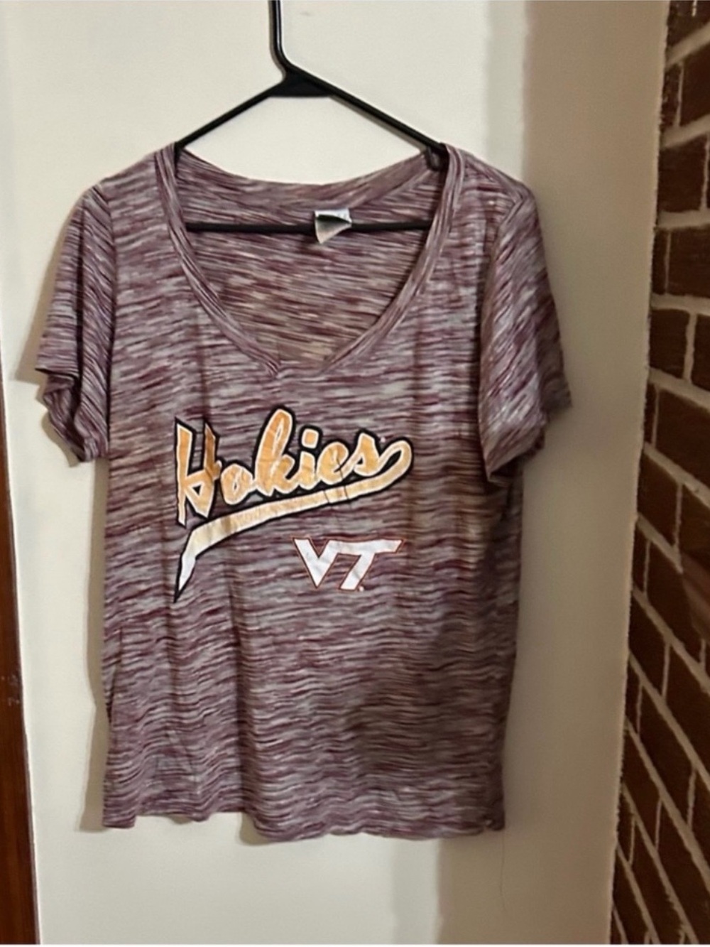 Virginia Tech Size XL Hokies Marled V-Neck Tee — Maroon/Orange